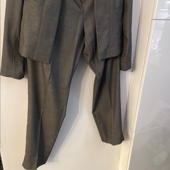 Classic Halogen Gray women’s Suit - Picture 3 of 8